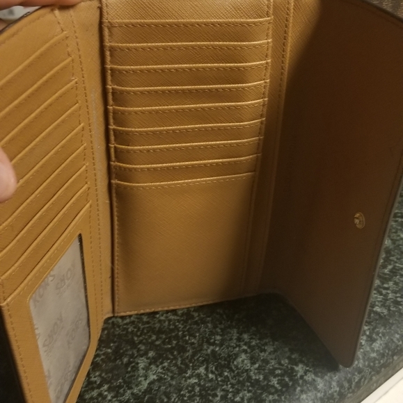 Michael Kors bag and wallet - Picture 2 of 7